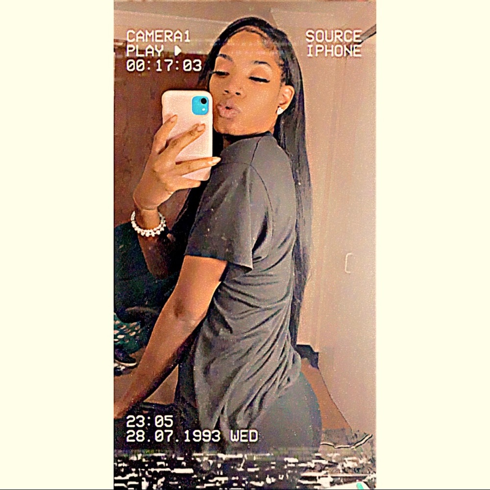 Meet your Posher, Bianca 👋👋👋👋